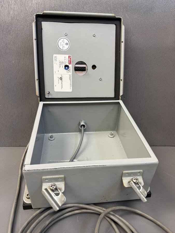 Used Hoffman Industrial Enclosure With Danaher Motion FP220 Keypad GHA-40