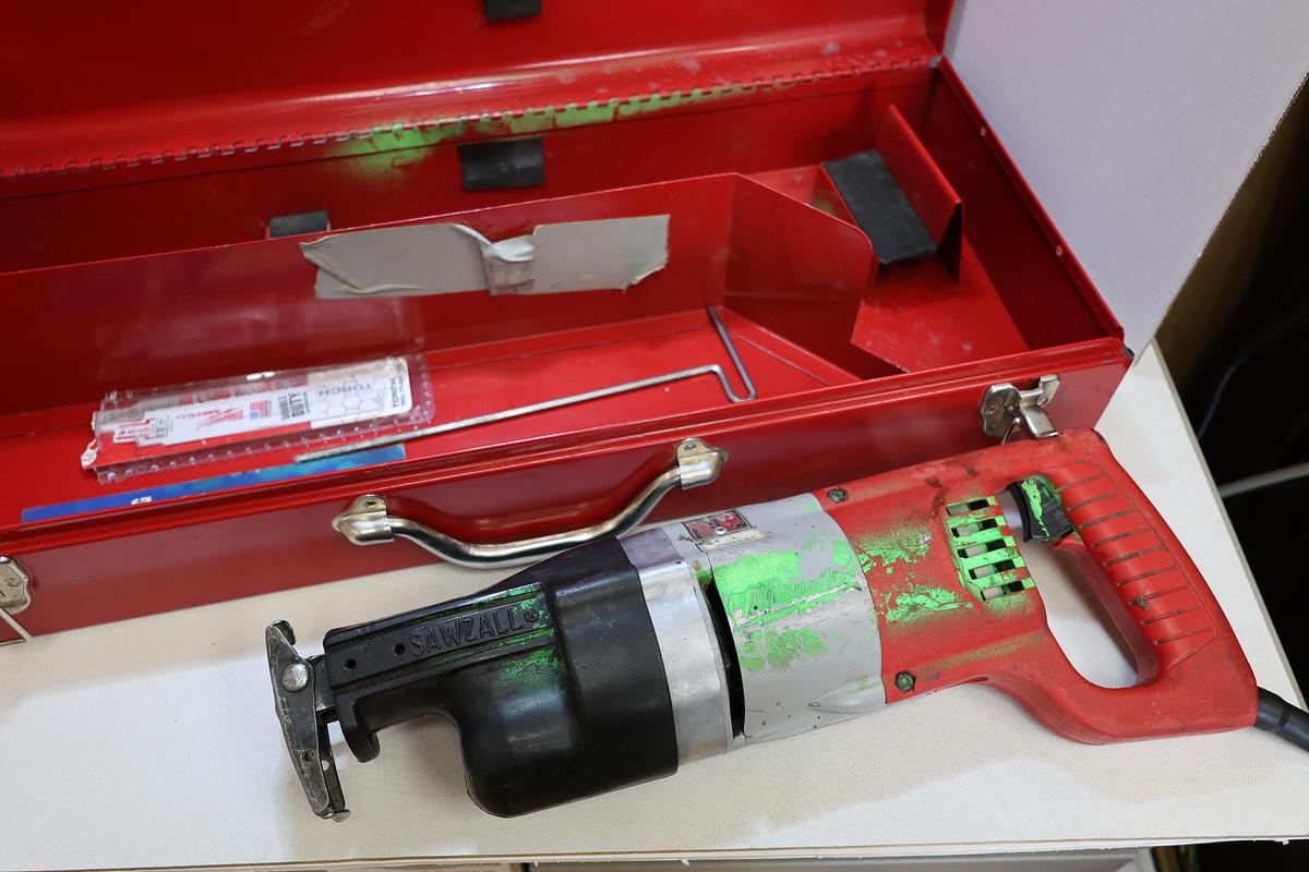 Used Milwaukee 6511 Sawzall Reciprocating Saw w/ Metal Case & Blades Tested Works
