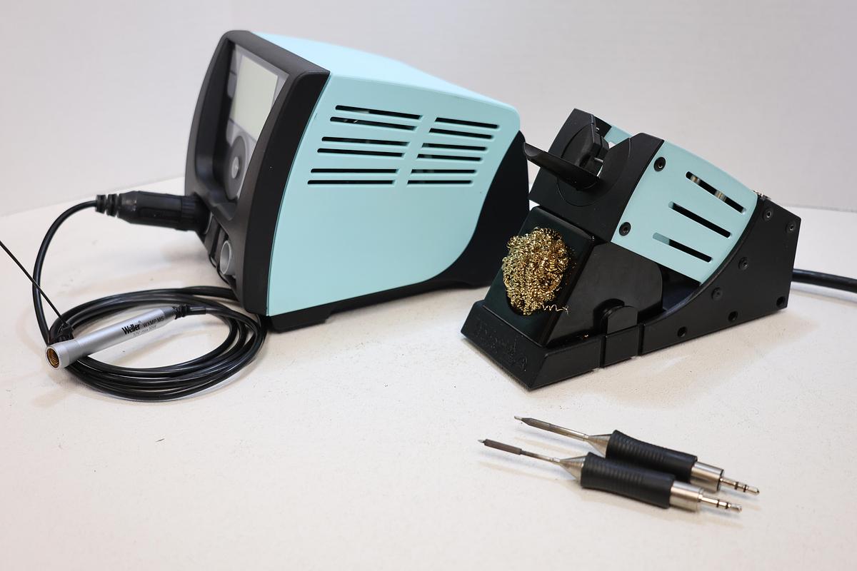 Used Weller WX2 200W Soldering Station w/ WXMP-MS Iron Stand & Tips Tested