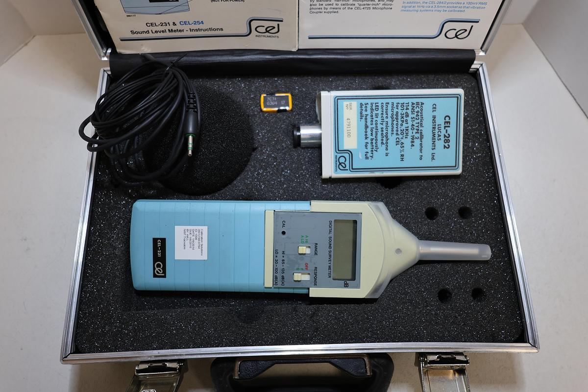 Used CEL-231 Digital Sound Level Meter w/ CEL-282 Calibrator & Case