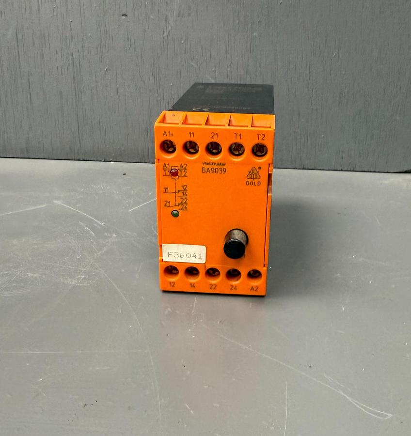 Used E. Dold & Söhne BA9039.12/100 Voltage Monitoring Relay | 3-Phase | 100V GHC-34