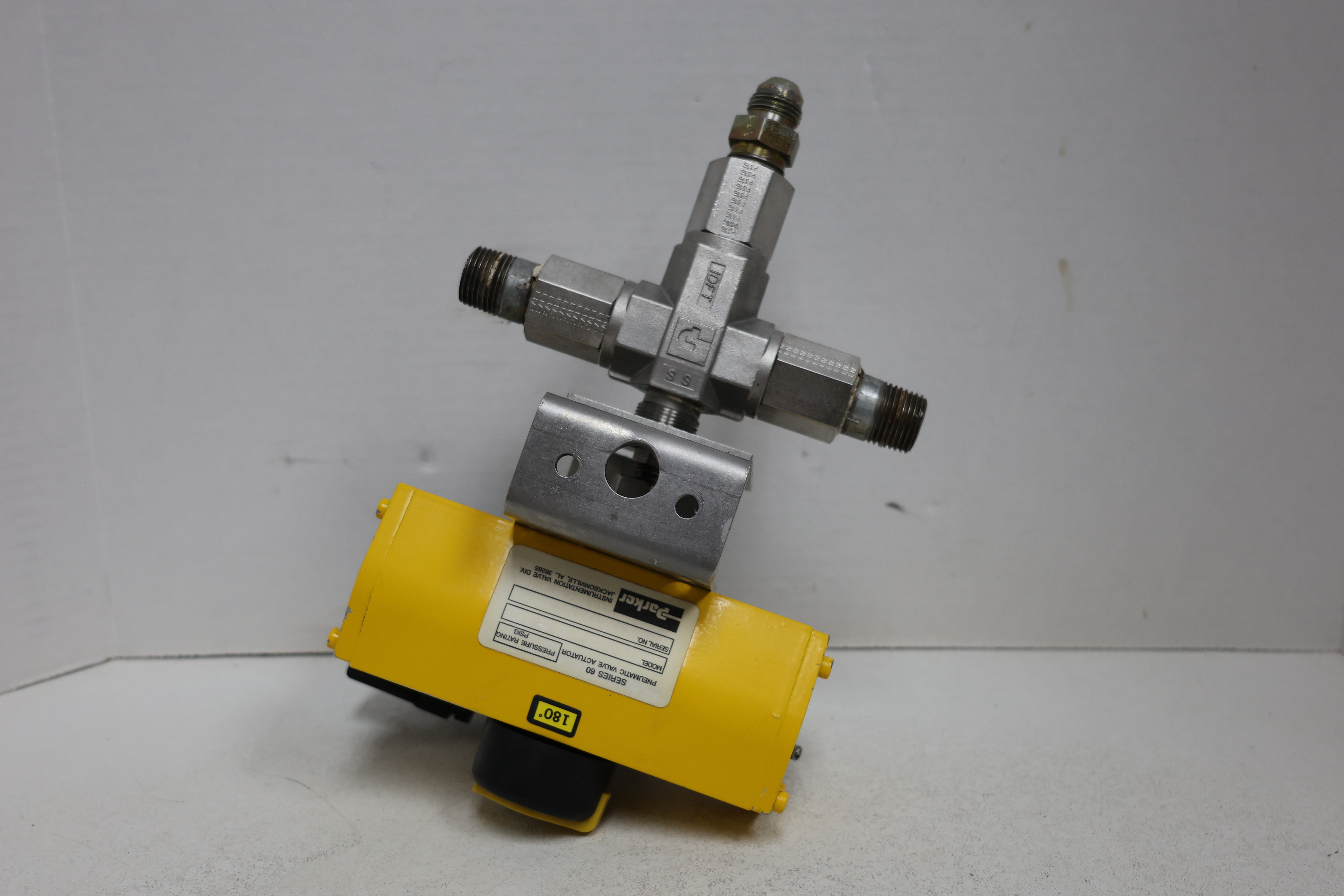 Used Parker 8F-B8XJ2-V-SS-61ADX Series 60 3-Way Pneumatic Ball Valve 1/2" SS GHA-122