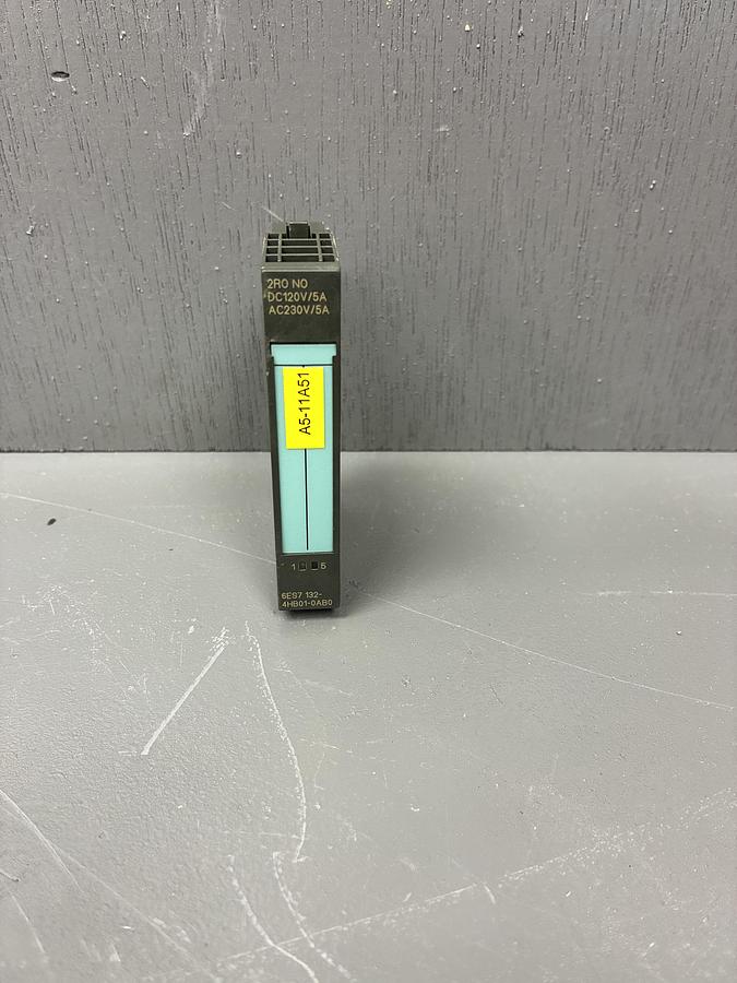 Used Siemens 6ES7 132-4HB01-0AB0 | Digital Output Module | 8DO, 24V DC, 0.5A GHC-34