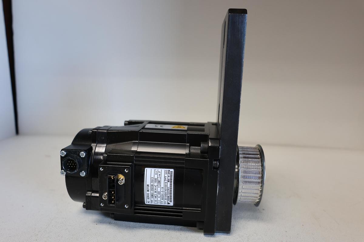 Used Yaskawa SGMGV-05D3W-YG13 Servo motor
