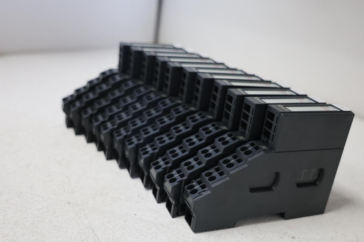 Used (Lot of 11) Osai PM022‑1BF00 8‑Channel Digital Input/Output Module Industrial Automation GHC-16