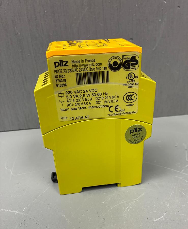 Used PILZ SAFETY RELAY PNOZ X3 230VAC 24VDC 3n/o 1n/c 1so GHC-38