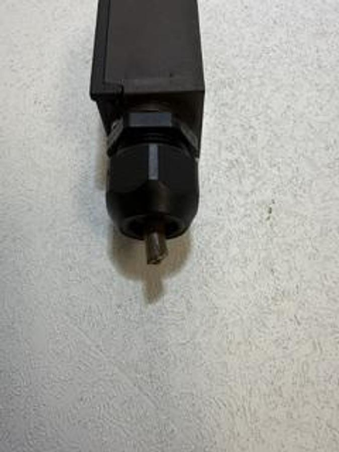 Used Schmersal TR 236-02z-ID Roller Plunger Limit Switch GHGC-4