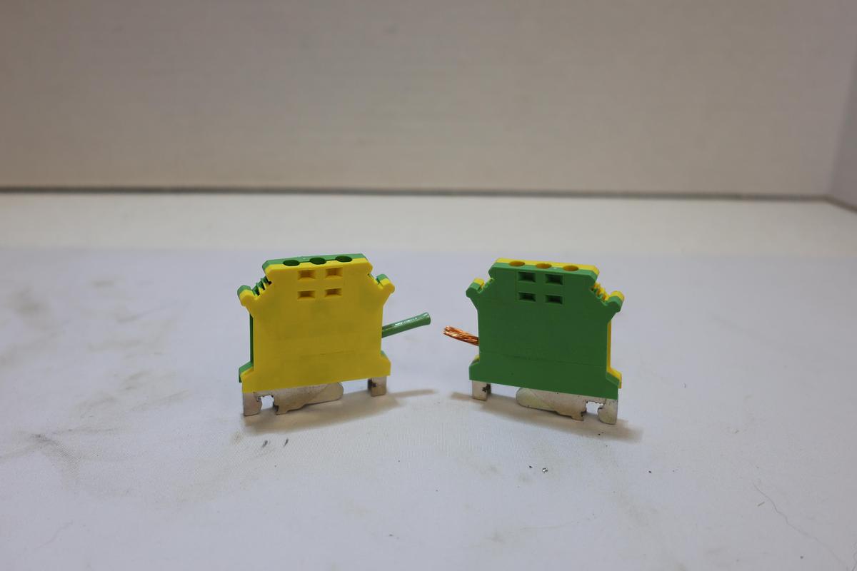 Lot of 2 Mini DIN Rail Ground Terminal Blocks Green/Yellow Used
