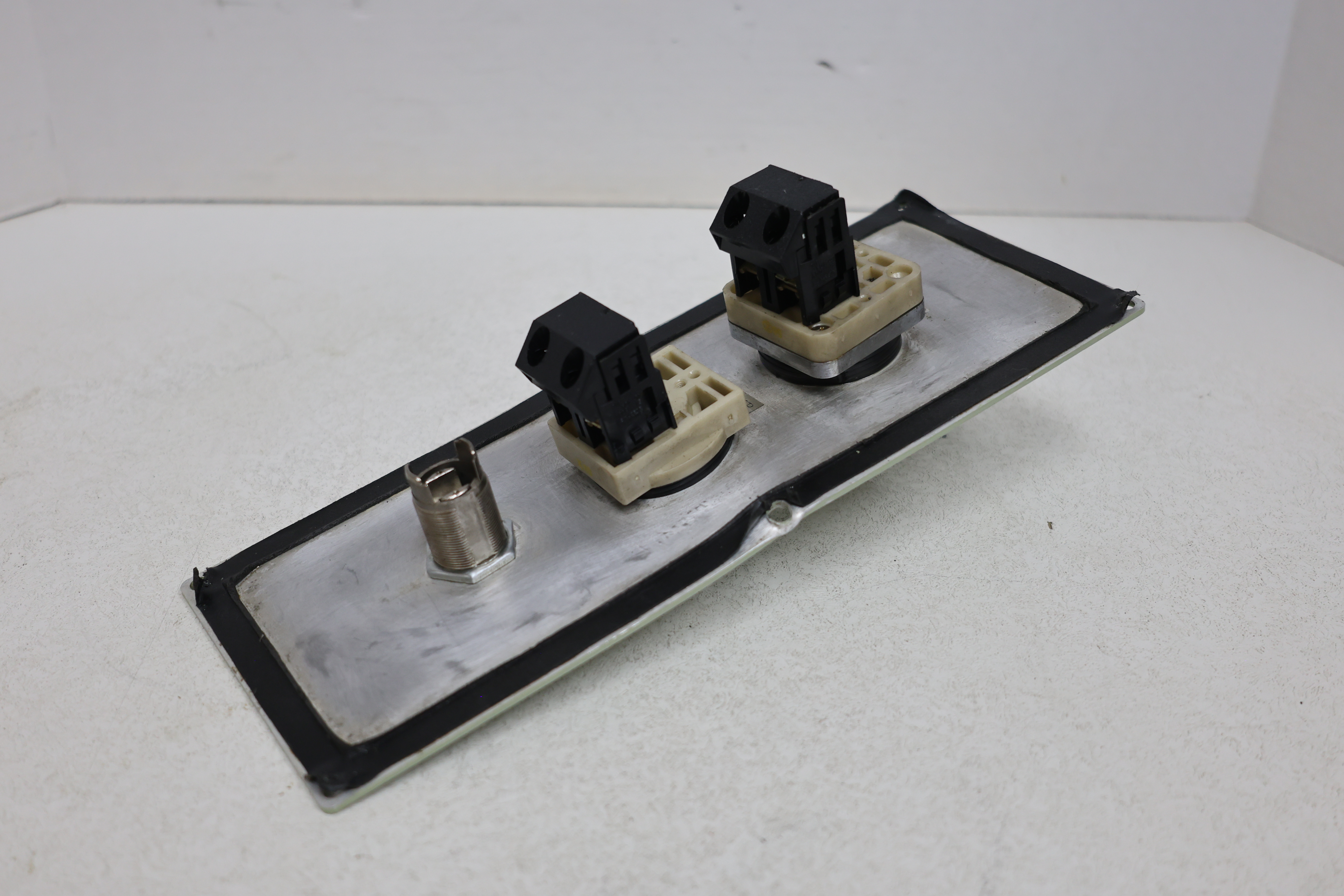 Used OKUMA E5409-019-689 Manual Splash Guard Door Control Panel CNC Key Switch