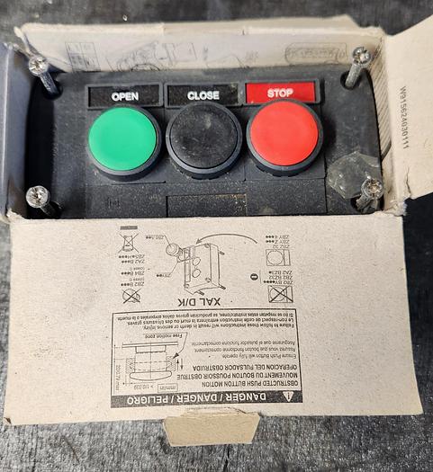 Schneider XALD03H7 Control Box 3 Holes Stop Close Open Buttons XB5 - GHB-91