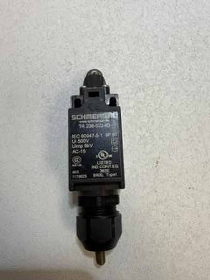 Used Schmersal TR 236-02z-ID Roller Plunger Limit Switch GHGC-4