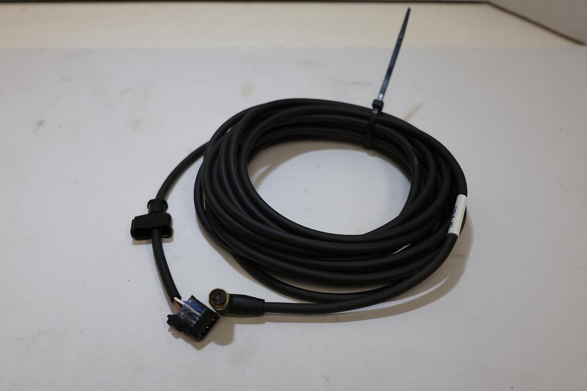 KEYENCE VM-1 Industrial Sensor Cable Cordset 10 Ft M8 Right Angle NEW