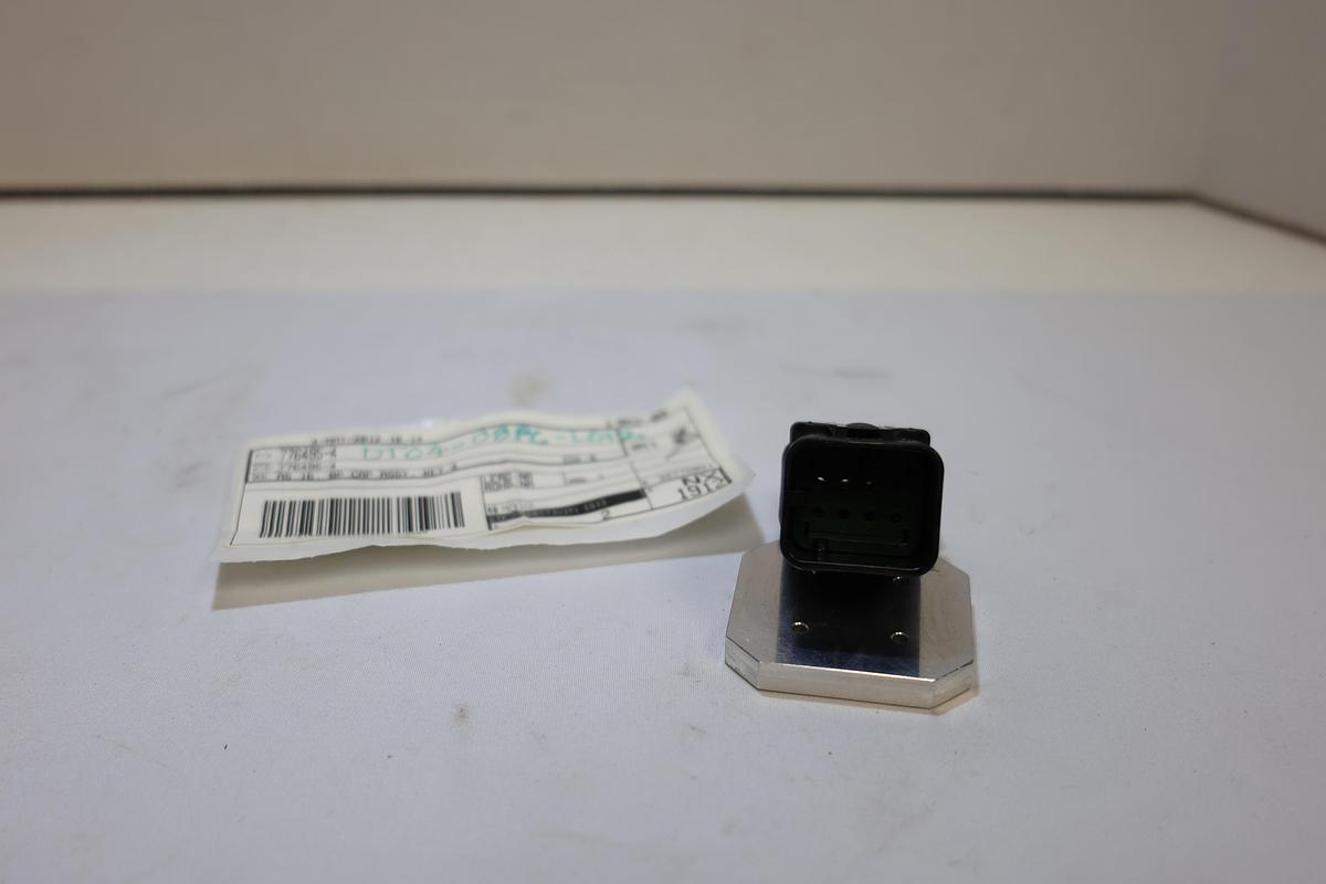 TE Connectivity DEUTSCH DT04-08PC-L012 776495-4 8-Pin Connector AS16 Key 4 New