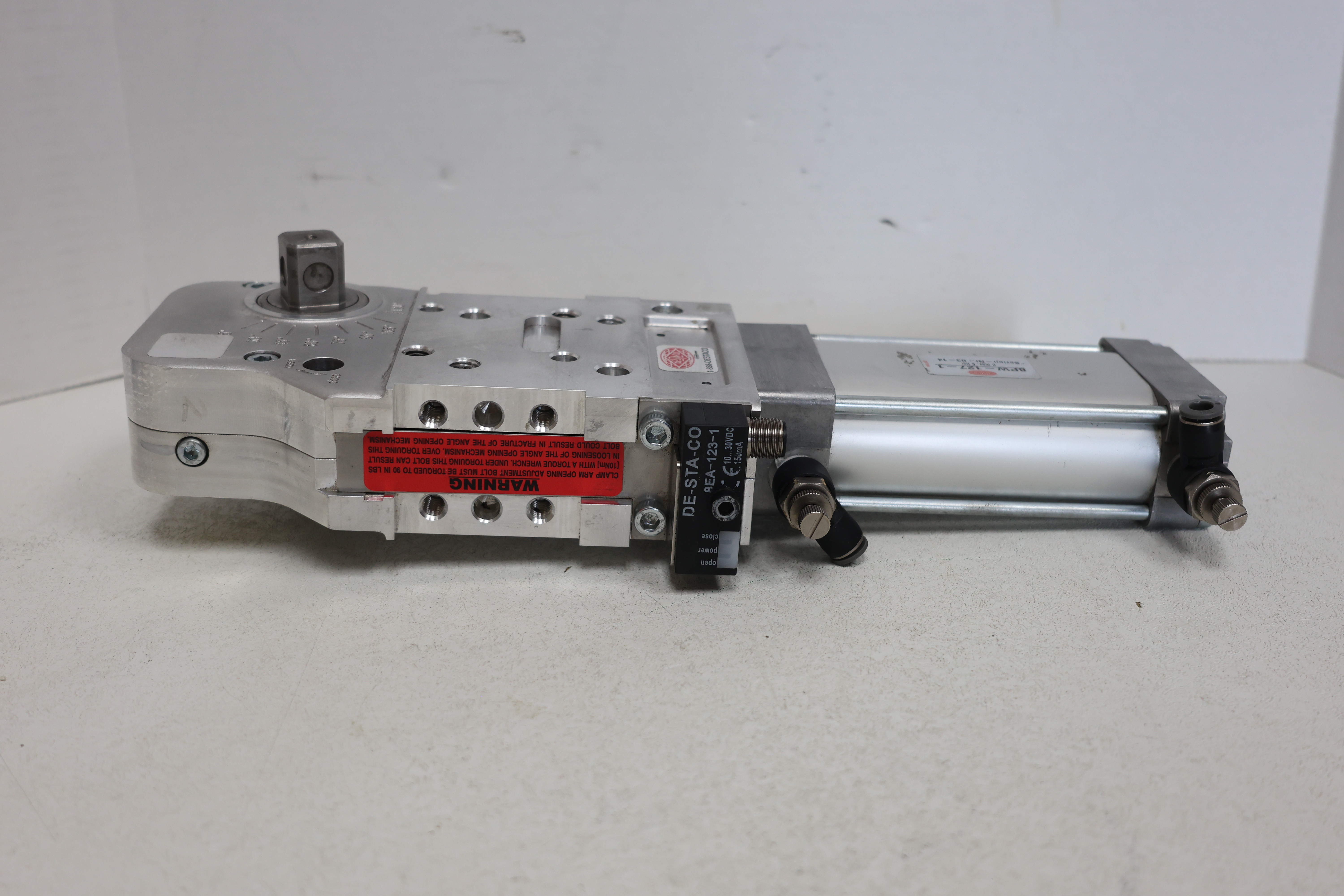 Used DESTACO 82M-323005NC8 Pneumatic Power Clamp 90 lb-in M14 Connector GHA-141-C1