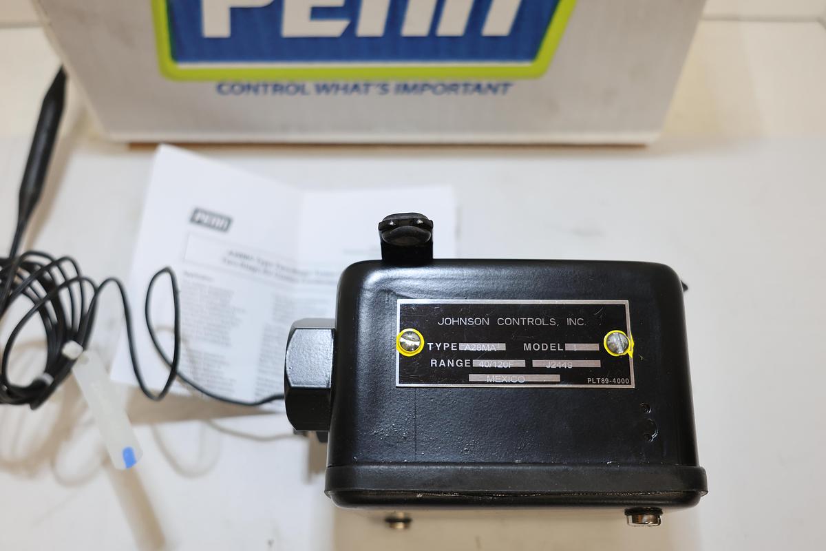 Johnson Controls PENN A28MA Two-Stage Fan Control 40-120°F New NOS