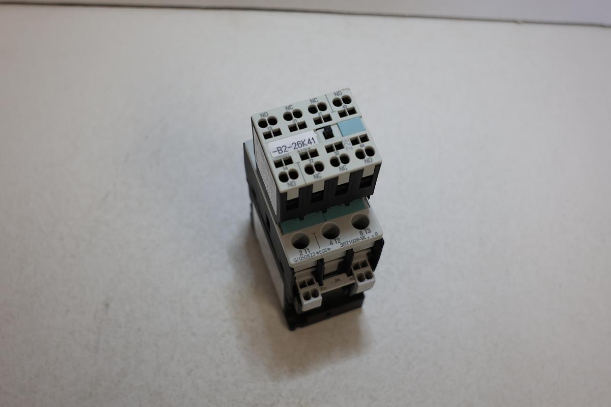 Used Siemens 3RT1026-3K Contactor w/ 3RH1921-2HA22 & 3RT1926-1BB00 Used
