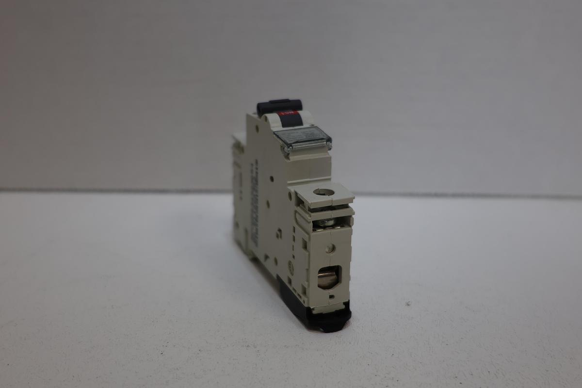 Used AEG EP61 B2 6000 672118 2A Single Pole Circuit Breaker DIN Rail MCB GHC-7