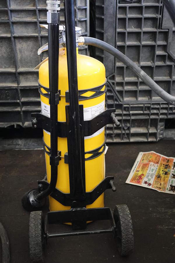 Amerex Class D Fire Extinguisher w/ Wheeled Cart Metal Fire Type D Clean