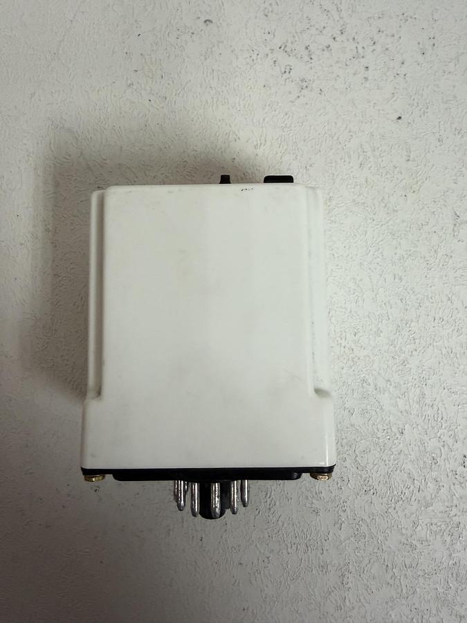 Used Dayton Adjustable Time Delay Relay 6A855 0.05 Sec To 999 Hour 120V AC/DC