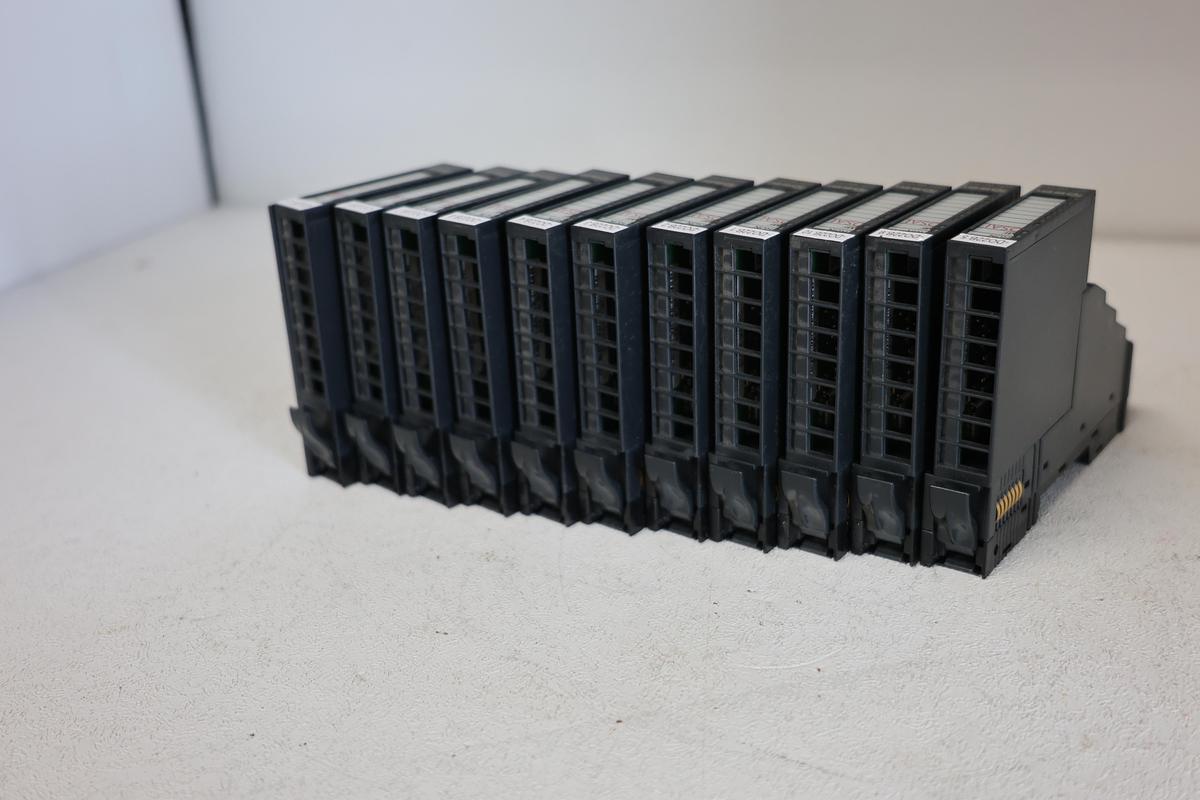Used (Lot of 11) Osai PM022‑1BF00 8‑Channel Digital Input/Output Module Industrial Automation GHC-16