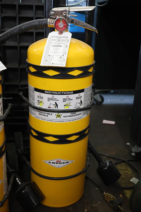 Amerex Class D Fire Extinguisher w/ Wheeled Cart Metal Fire Type D Clean