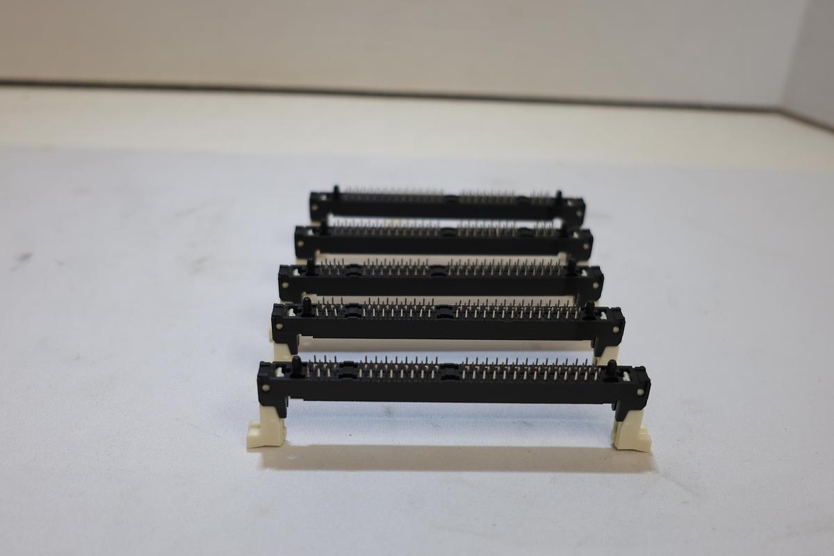 Lot of 5 AMP TE Connectivity PCB Card Edge Connectors w/ Locking Latches Through-Hole
