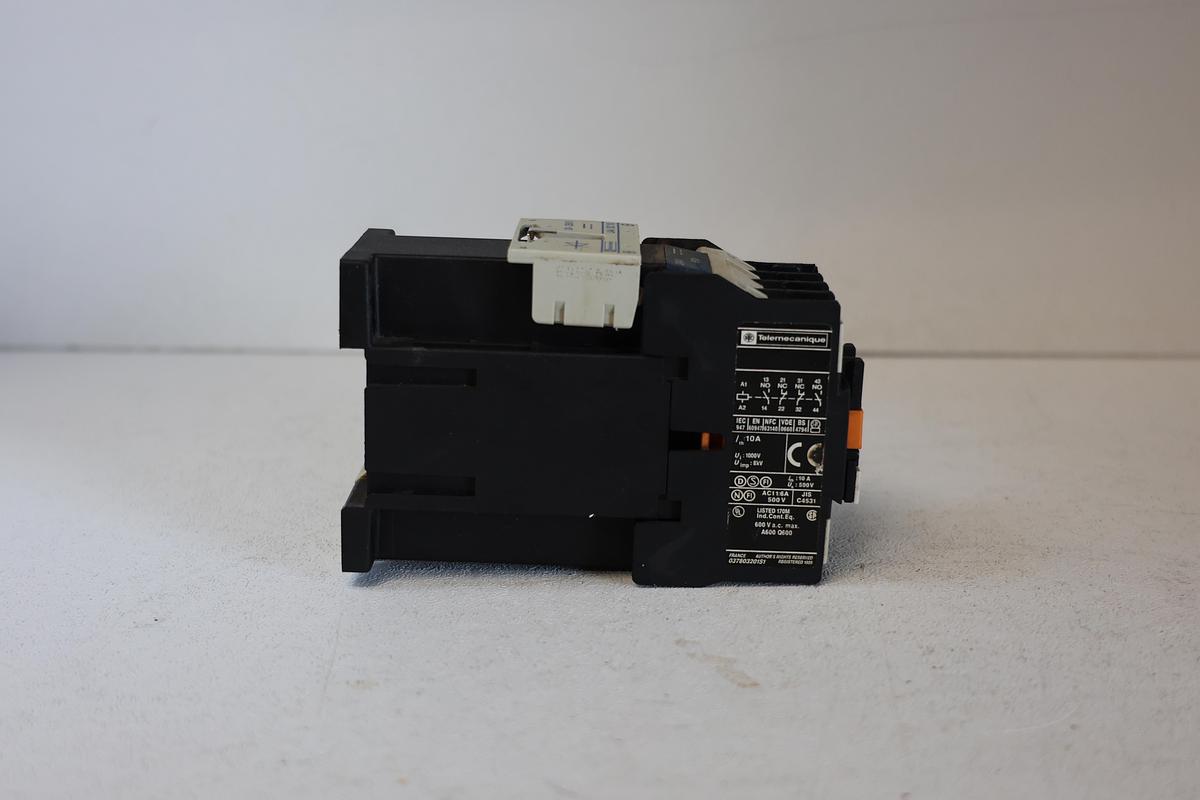 Used Telemecanique CA3 DN22 Control Relay w/ LA4 DC1U Suppressor Module GHA-99