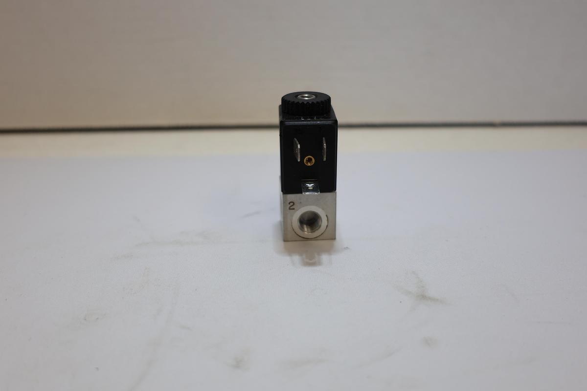 Used Pneumax OILC001.A Solenoid Valve MB5 24V DC 5W Pneumatic Valve