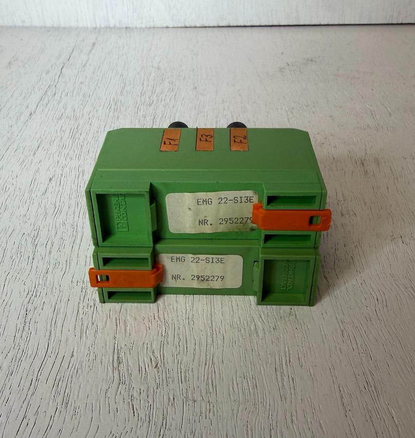 Used (Lot of 2) Pheonix Contact EMG 22-SI3E NR. 2952279 Fuse Block GHGS-11