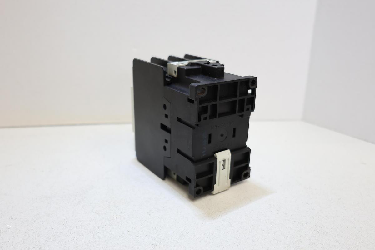 Used GE CL06A300MGE General Electric CL06A300M 3-Pole Contactor 60A Industrial Used