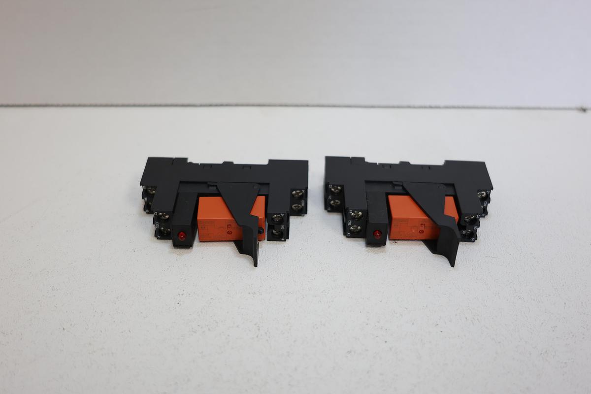 Used Schrack RT78625 Relay Socket Lot of 2 DIN Rail 8-Pin Screw Terminal RT Series