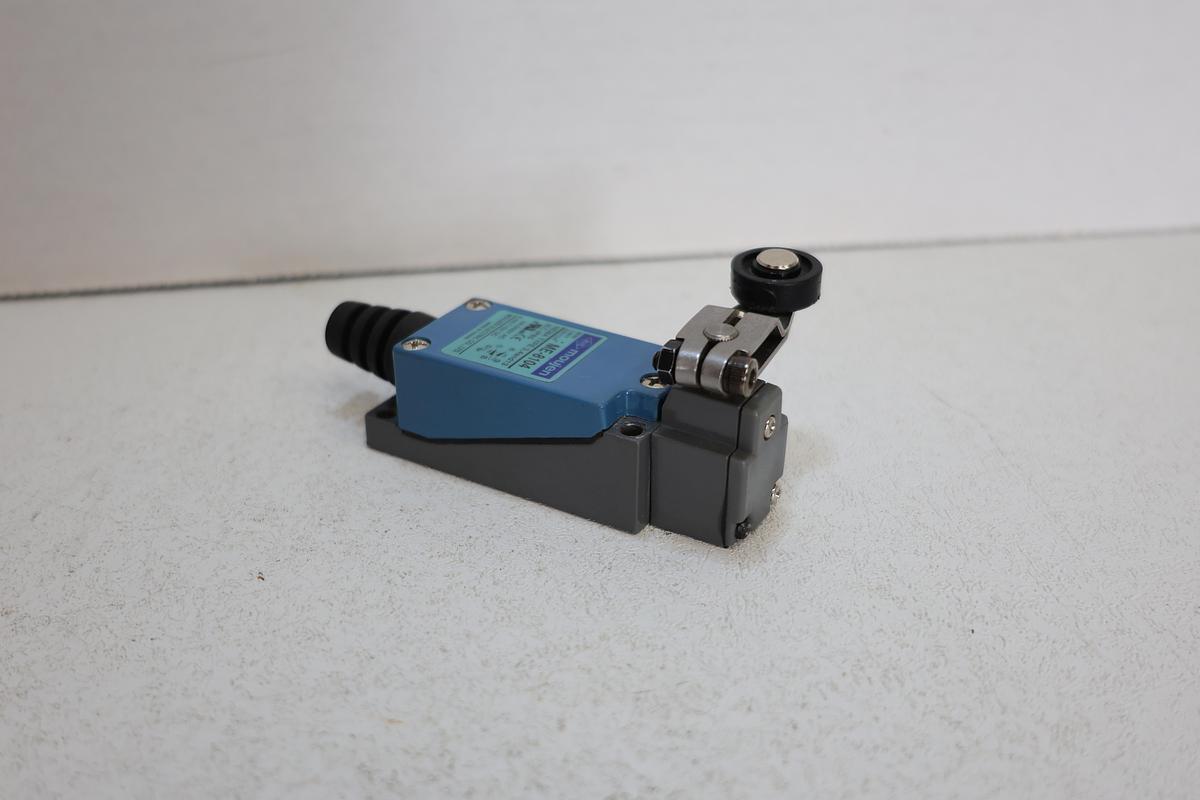 Moujen ME-8104 Limit Switch Side Rotary Roller Lever SPDT 5A 250VAC IP65 NEW