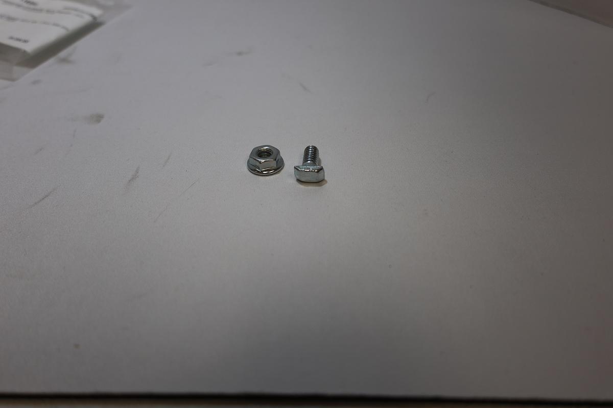 McMaster-Carr 47065T233 T-Slot Drop-In Nuts w/ Stud 1/4-20 Thread Lot of 10