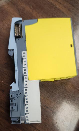 Used Siemens S7 6ES7 136-6BA00-0CA0, 193-6PA00-0AA0, 193-6BP00-0DA - GHA-49