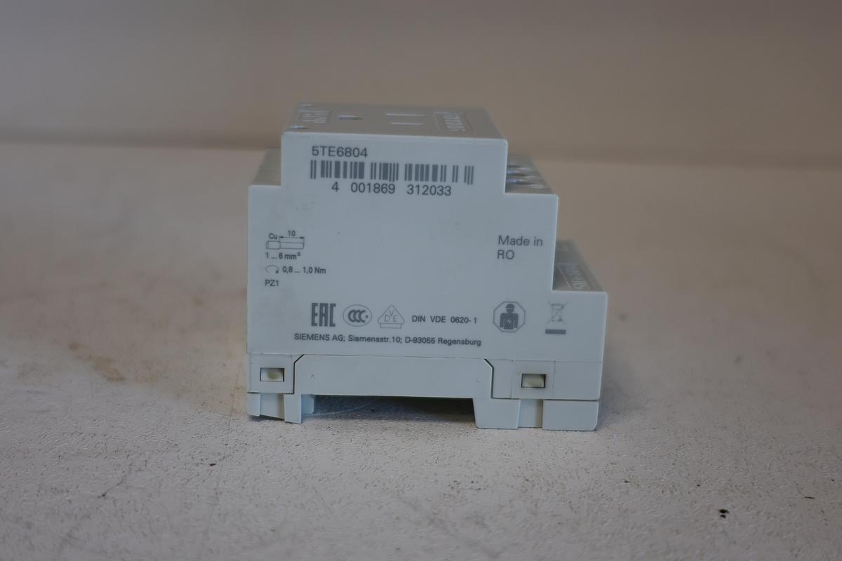 Used Siemens 5TE6804 Modular socket outlet - High Quality, Reliable Power Solution