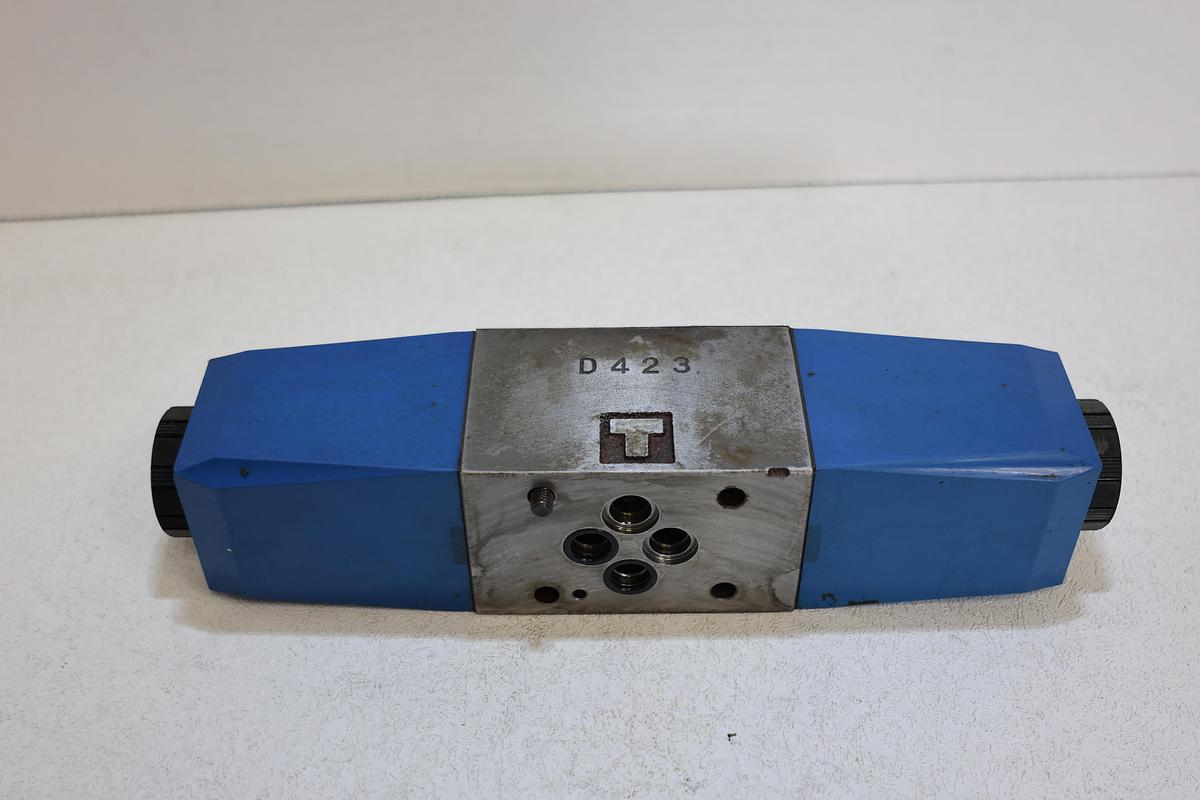 Used Tokimec Vickers DG4V-3-6C-M-U-H7-7-50 Hydraulic Valve 24VDC Used