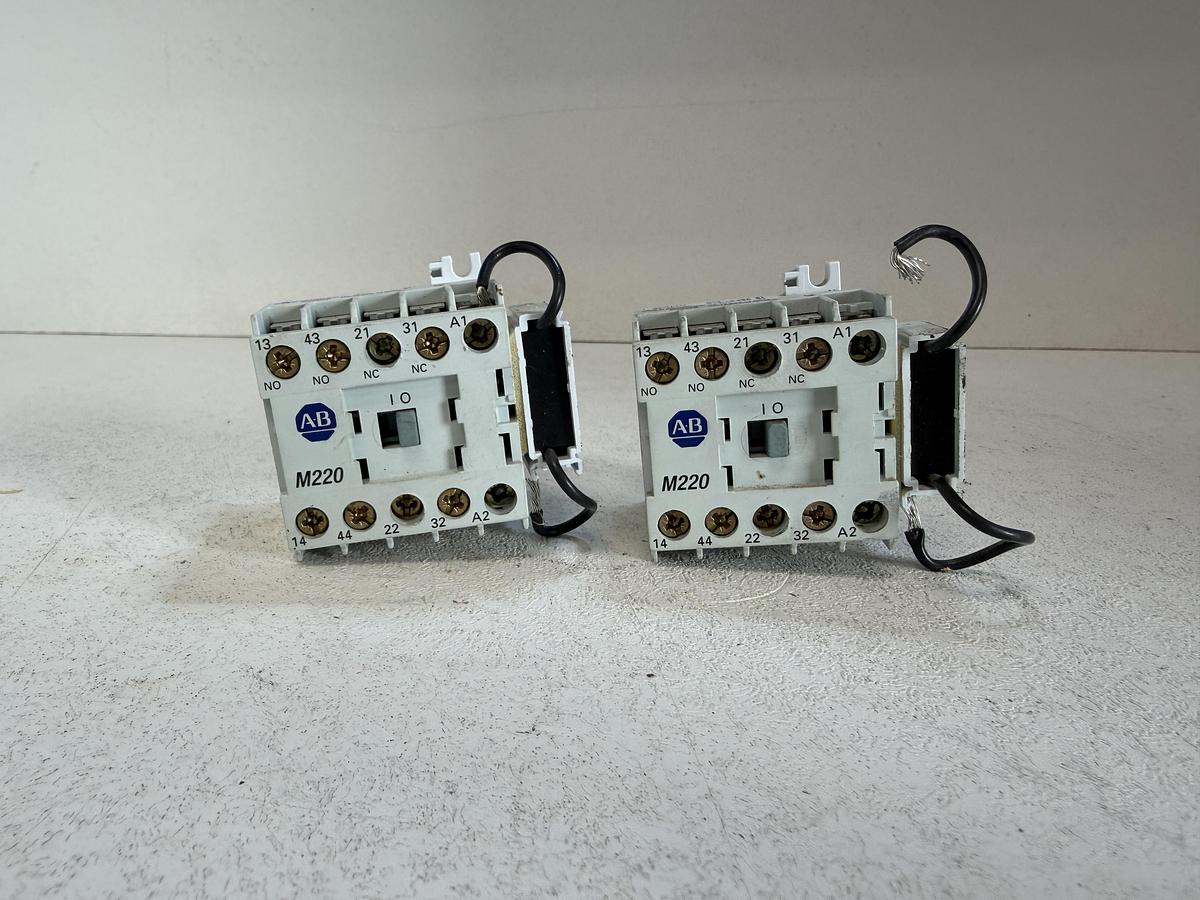 Used Lot of 2 Allen-Bradley 700-M220 Control Relays w/ 199-MSMA1 Socket Base GHGC-14