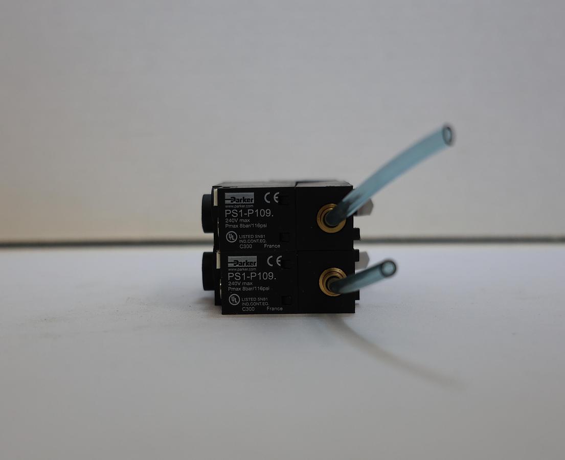 Used (Lot of 2) Parker PS1-P109 Pneumatic Pressure Switches 30-75 PSI DIN Rail Mount