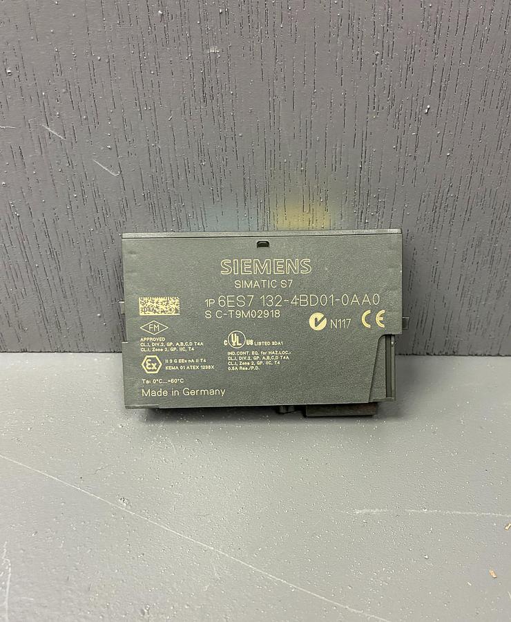 Used Siemens 6ES7 132-4BD01-0AA0 | SIMATIC ET 200S Digital Output Module GHC-34