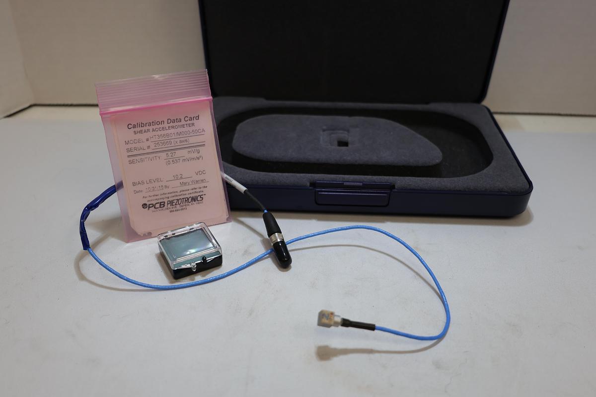 Used PCB 482C05 Vibration Analysis System w/ 2 HT356B01 Sensors & 034G10