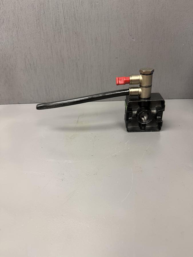 Used Bosch Rexroth Aventics 0 821 300 930 588 Pneumatic Accessory GHC-39