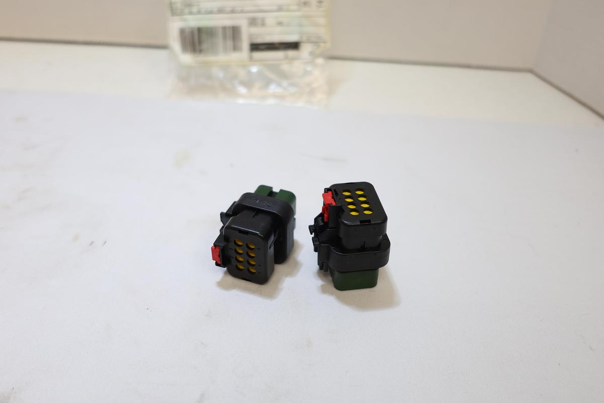 Lot of 2 NEW TE Connectivity 776494-4 8 Position Plug Assembly Key 4 Automotive Connector