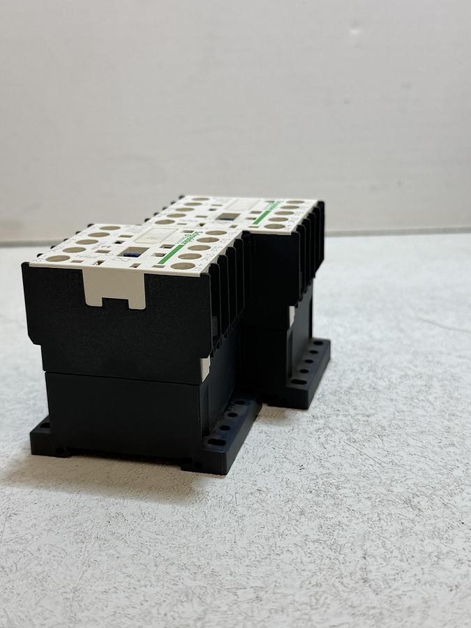 Used Lot of 2 Schneider Electric Telemecanique LP1K09 01BD3 24VDC 9A 3-Pole Contactors GHA-105