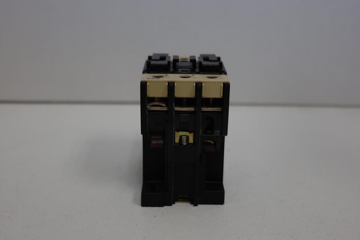 Used Lovato BF32 Series Contactor – 82A @ 600VAC – 3 Pole – Industrial Control 200/240V GHA-185
