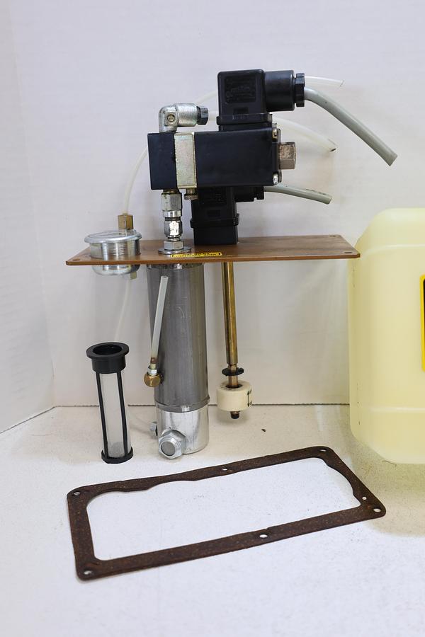 Used DropsA 3103088 Pneumatic Lubrication Pump Assembly 240V 1.7L Used