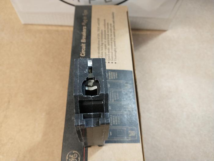 Used GE General Electric THHQL1120 1 POLE, QTY 10, 20A Plug-In Circuit Breakers (GH101)