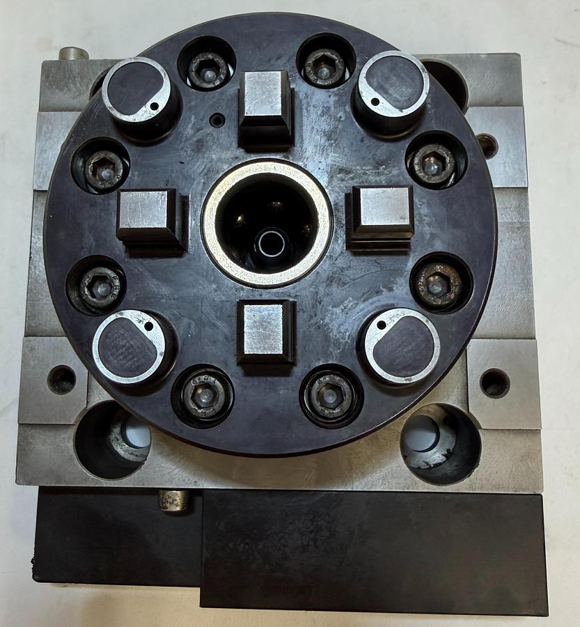 Used SYSTEM 3R 3R-600.84-20 Pneumatic Macro Chuck