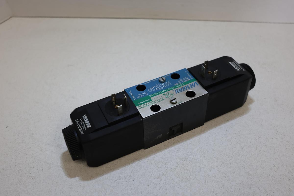 Used Vickers DG4V-3S-6C-M-U-H5-60 Hydraulic Solenoid Valve 24VDC Dual Coil