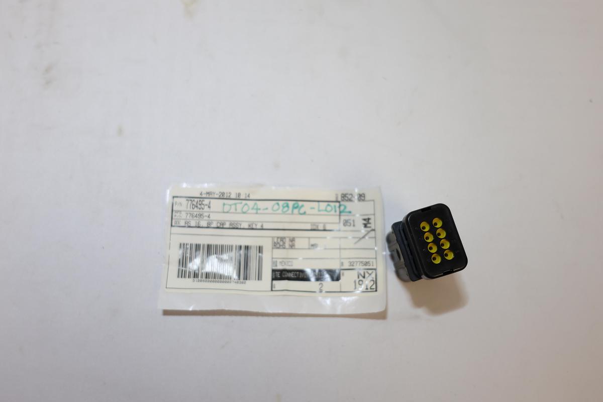 TE Connectivity DEUTSCH DT04-08PC-L012 776495-4 8-Pin Connector AS16 Key 4 New