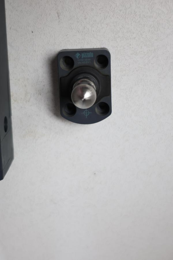 Used Pizzato industrial safety lock switch IP67 and IP69K rated NSD4CE1SM0.2-F41 GHA-187